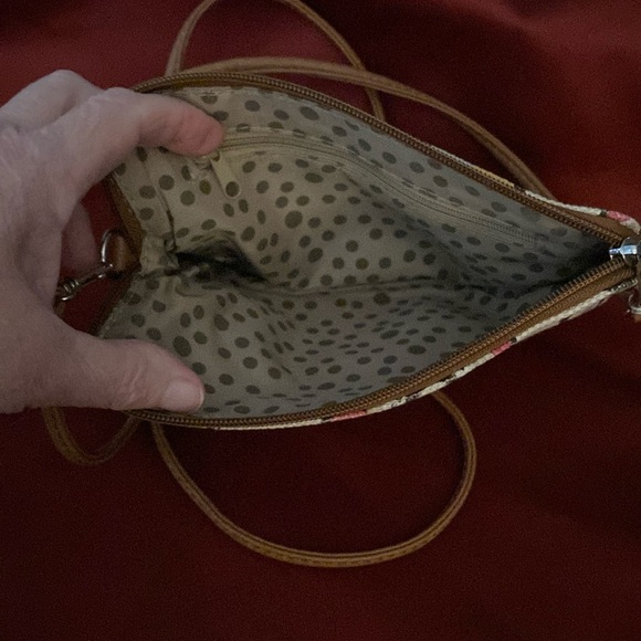 Floral Canvas Relic Crossbody & Adjustable Strap with Detachable Wristlet - Picture 5 of 6